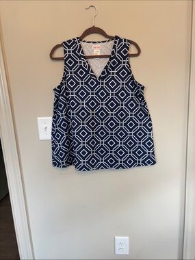 Top it off Navy and White Geometric V-Neck Tank